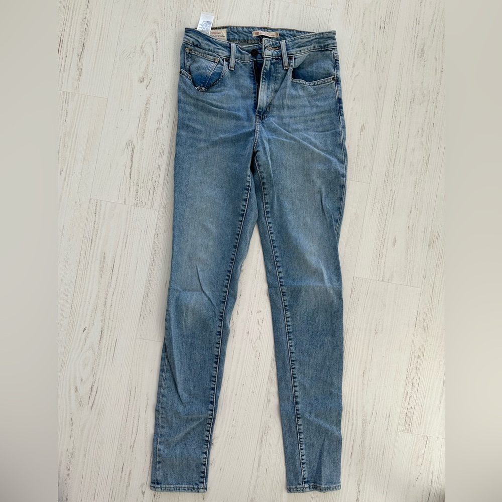 Levis high rise skinny jean